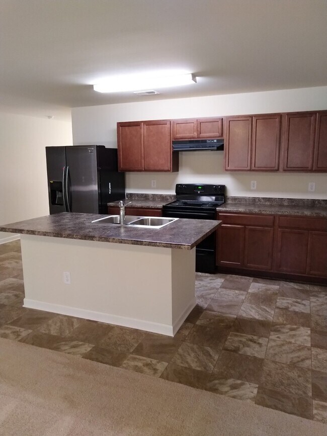 Building Photo - 3 bed/ 2.5 bath!!!