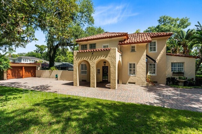 Building Photo - 732 Edgewater Dr