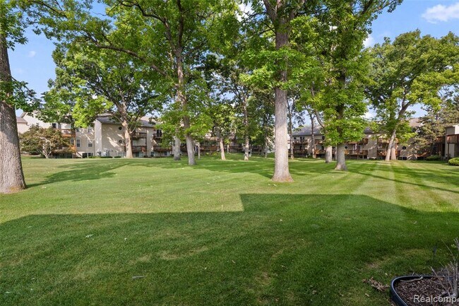 Building Photo - 4911 Oak Hill Dr