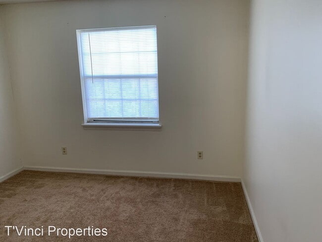 Building Photo - 2 br, 1 bath House - 5627 Hornaday Rd Unit J.