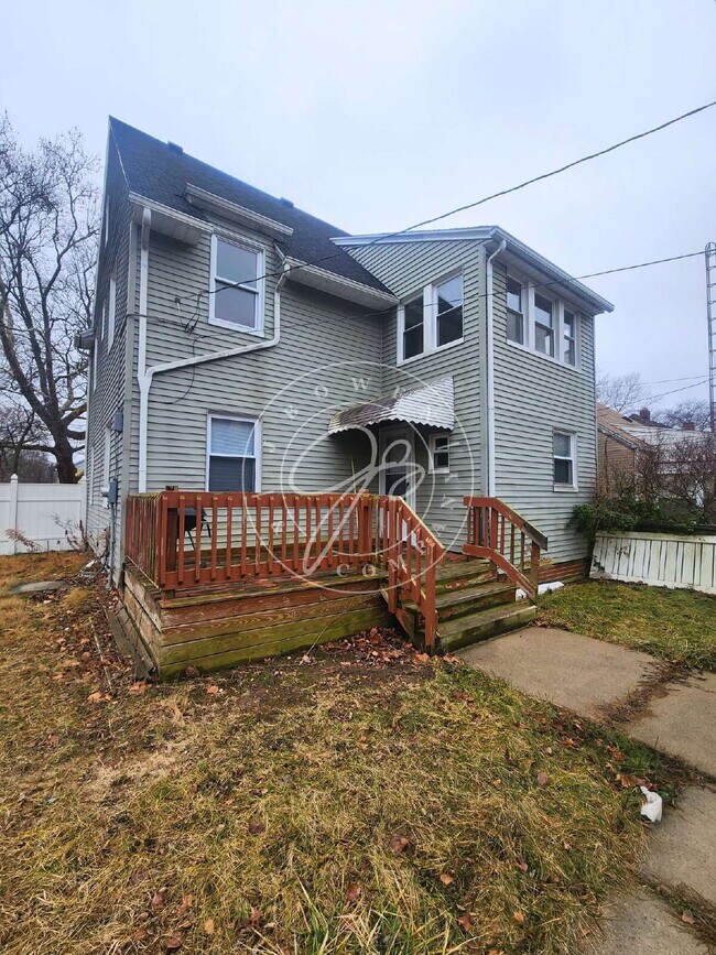 Building Photo - Charming 3–4 Bedroom West Toledo Home with Bonus Room & Garage