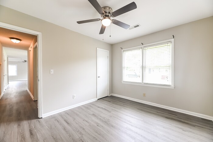 Building Photo - 213 Water Oak Dr