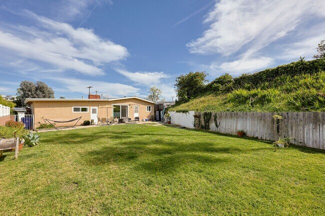 Building Photo - 3-Bed, 2-Bath Home on Large Lot in Prime San Diego Location