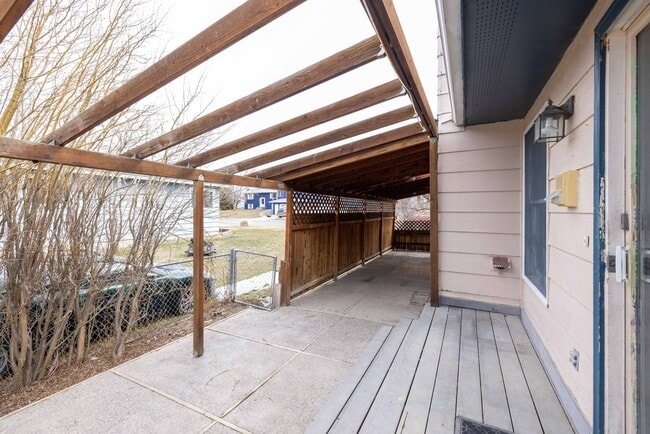 Building Photo - Large updated 4 bedroom 3 bath home in Laurel