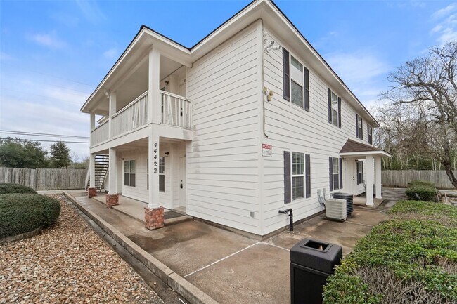 Building Photo - 512 Hollyhock st