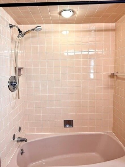 Building Photo - 15 Church St