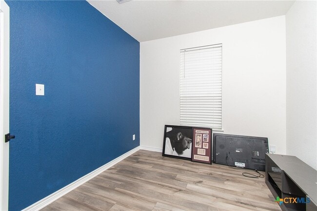 Building Photo - 4927 Park Lgt