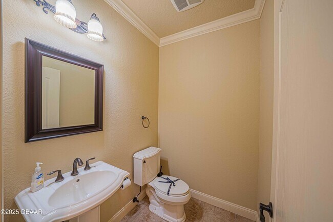 Building Photo - 5090 Riverside Dr