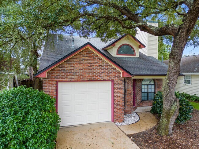 Building Photo - 236 Parkwood Cir