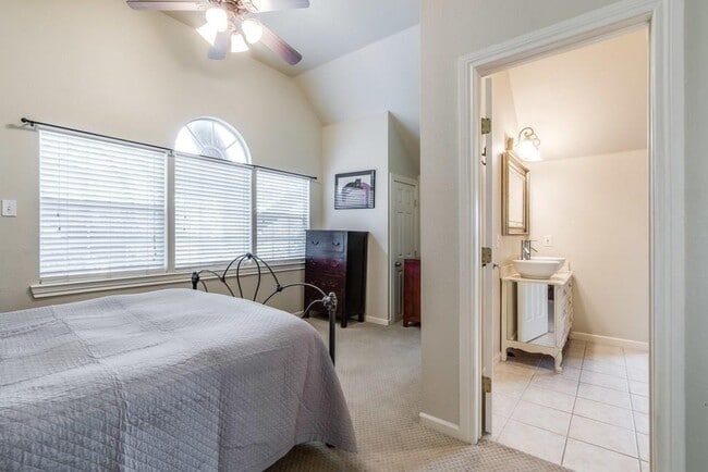 Building Photo - 2404 Thornton Rd