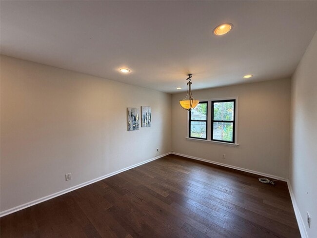 Building Photo - 423 Halstead Ave