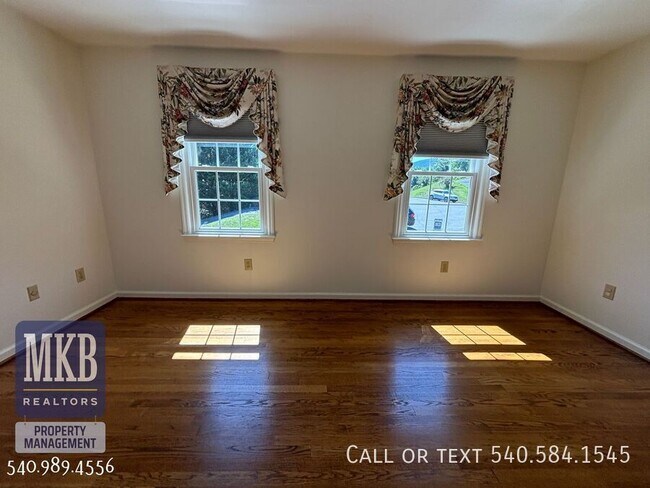 Building Photo - 5175 Lakeland Dr