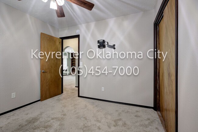 Building Photo - 10912 N Blackwelder Ave