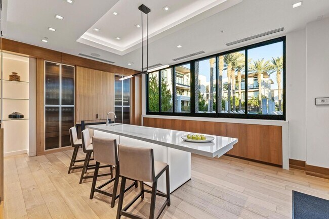 Building Photo - 6587 N Palmeraie Blvd