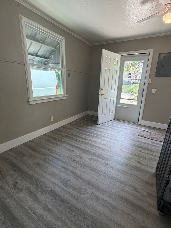 Building Photo - Newly updated 3 bedroom Cape Cod in Dayton