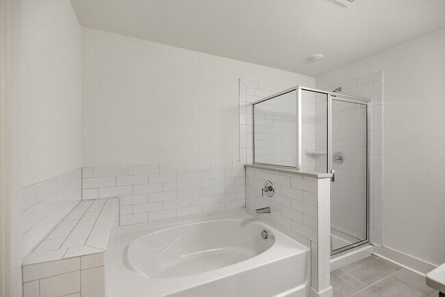 Building Photo - LEASING SPECIAL!! Townhome Available Now i...