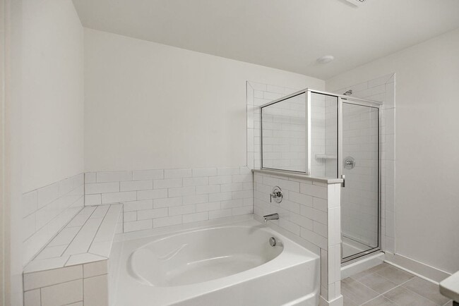 Building Photo - Townhome Available Now in the Towns of Aub...