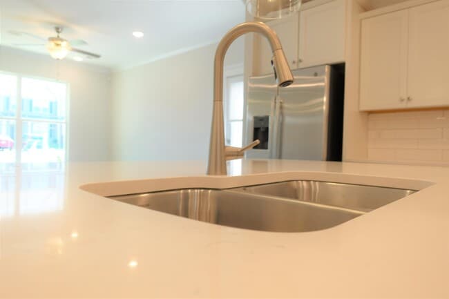 Building Photo - 160 Xander Dr