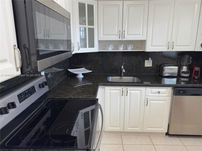 Building Photo - 7765 SW 86th St