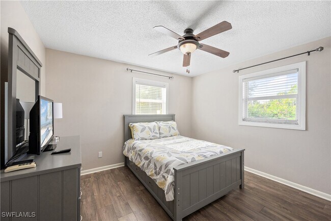 Building Photo - 27610 Roslin Dr
