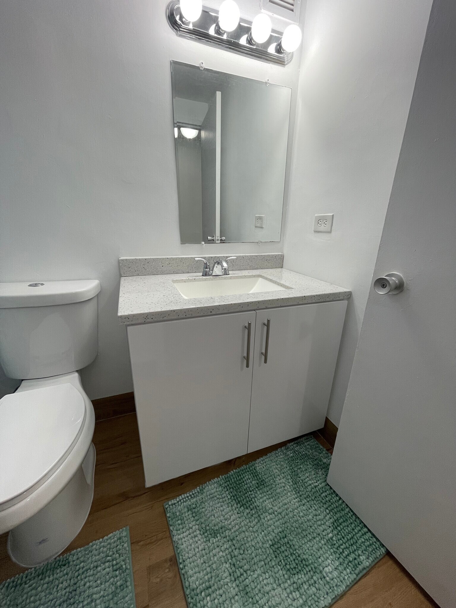 Building Photo - 905 Brickell Bay Dr