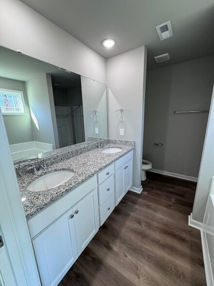 Building Photo - 405 Grand Oaks Dr