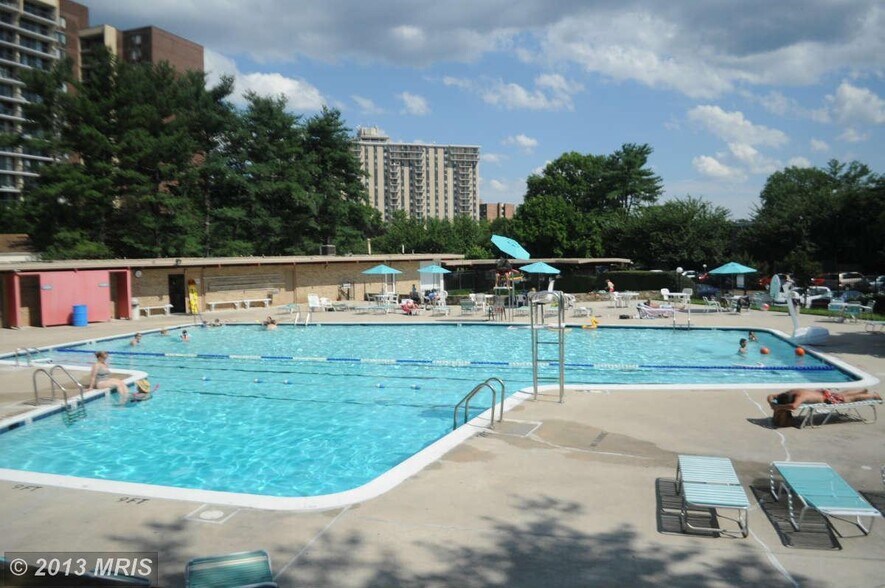 Building Photo - 7509 Spring Lake Dr