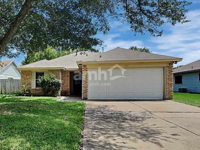 Primary Photo - 102 Quail Cir