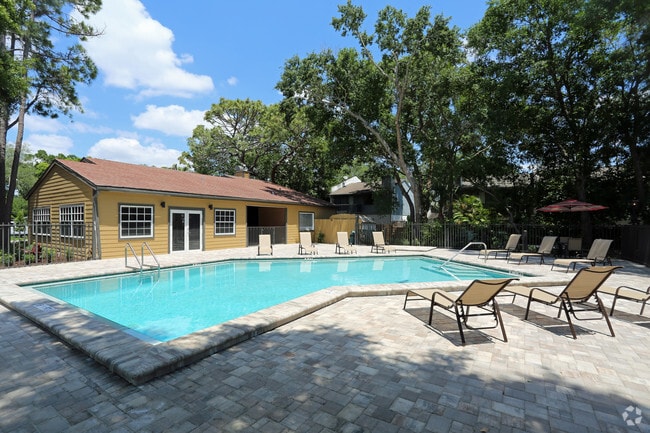 Building Photo - Pine Tree Apartments