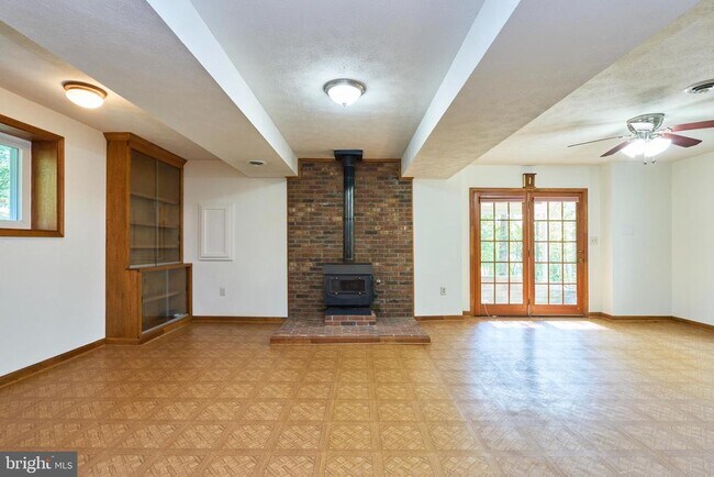 Building Photo - 8332 Hilltop Ave