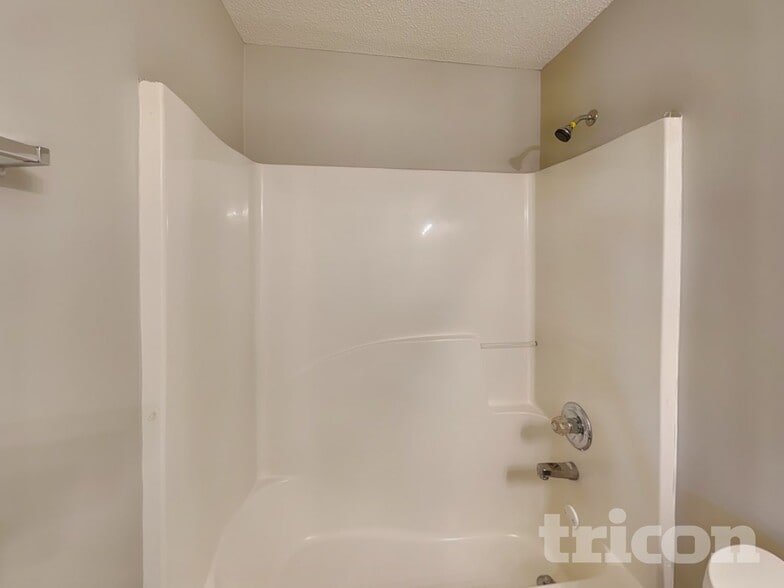 Building Photo - 5702 Colonnade Dr