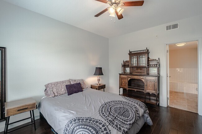 Building Photo - 6810 Deatonhill Dr