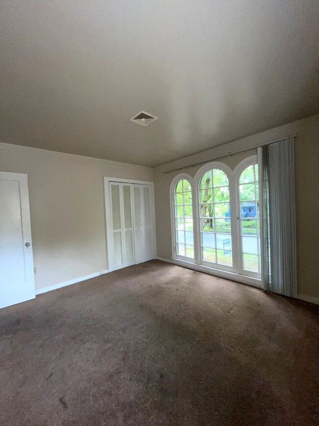Building Photo - 3 bed 1 bath home in South Salem