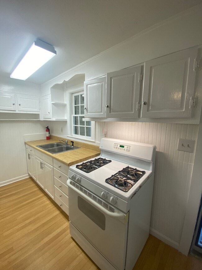 Building Photo - 2827 N Walnut St