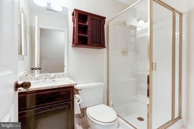 Building Photo - 1264 Quaker Hill Dr