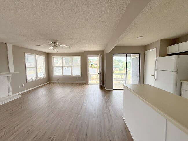 Building Photo - 3929 Highridge Dr SW