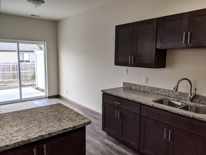 Building Photo - 612 Commercial Dr