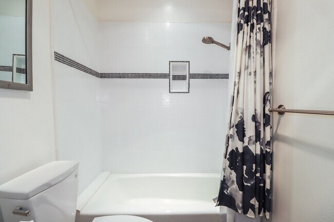 Building Photo - 11920 Goshen Ave