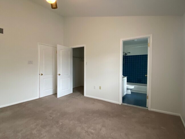 Building Photo - 6902 Colonial Ct