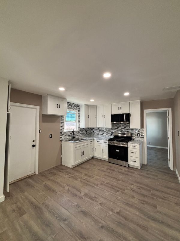 Building Photo - 15360 Washington