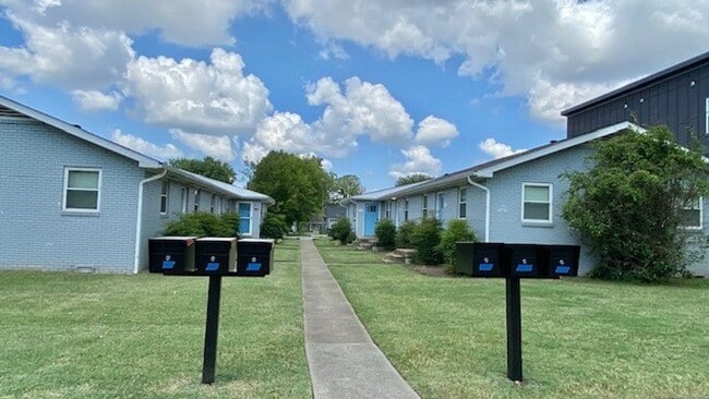 Building Photo - Super Clean 2 Bedrooms, 1 Bathroom Single ...