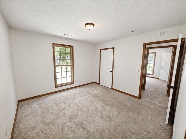 Building Photo - 115 Victor Ave Ext