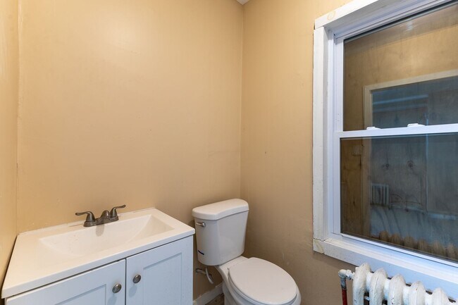 Building Photo - Modern Renovated Studio For Rent!