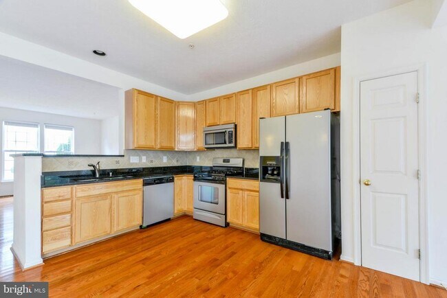 Building Photo - 1447 Pangbourne Way