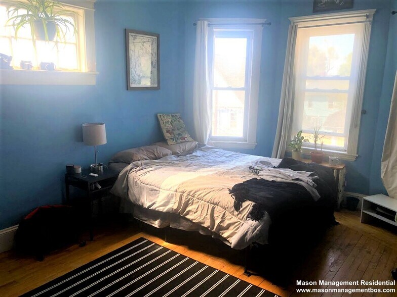 Apt 3 - 19 Arden St