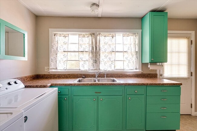 Building Photo - 5219 Cheryl Ln