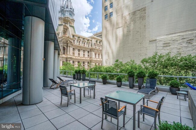 Building Photo - 1414 S Penn Square