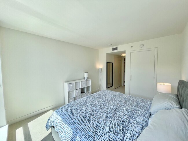 Building Photo - Luxurious Condo at Madrone w/Bay, City Views, Balcony, Pool, Parking, Storage -FULLY FURNISHED OP...