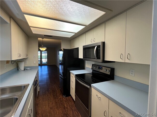 Building Photo - 760 E Gilchrist Ct