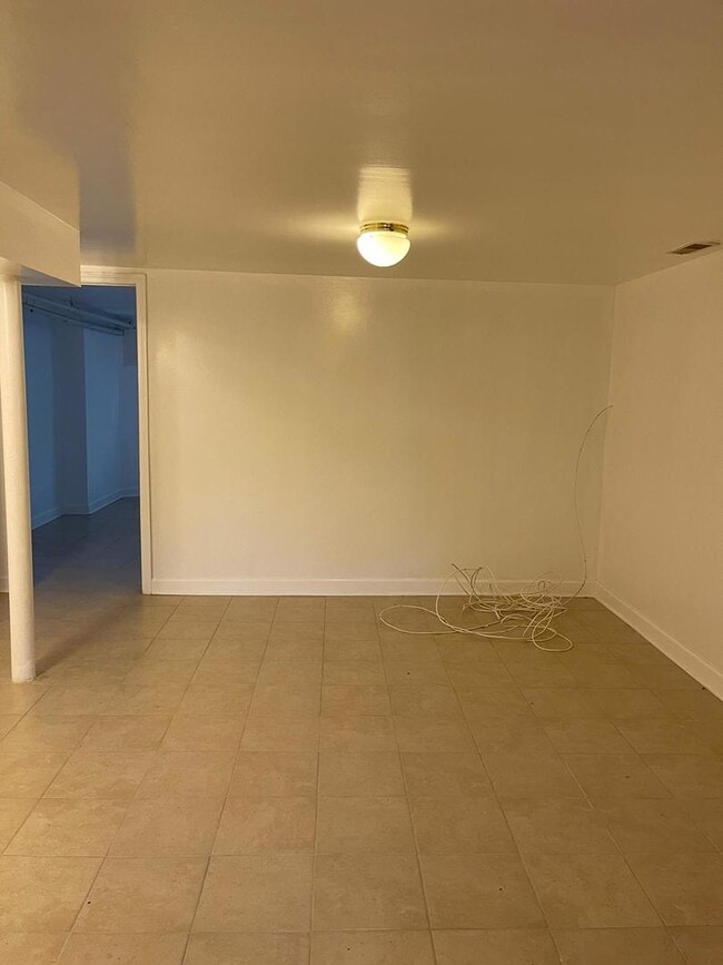 Building Photo - 5749 N Spaulding Ave